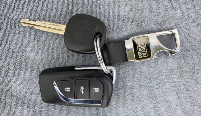 2021 Toyota YARIS J MT, Petrol, Manual, 8,584 km, Key Close Up