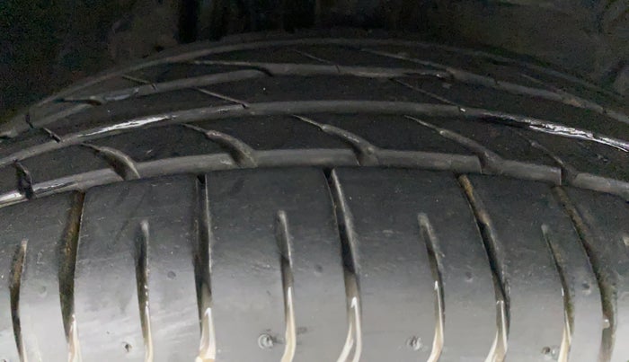 2021 Toyota YARIS J MT, Petrol, Manual, 8,584 km, Right Front Tyre Tread