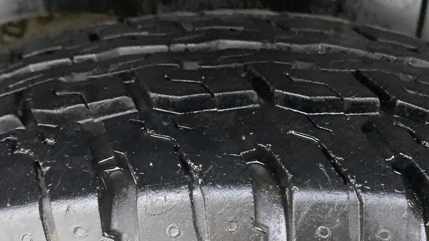 2016 Mahindra TUV300 T8, Diesel, Manual, 59,209 km, Right Rear Tyre Tread