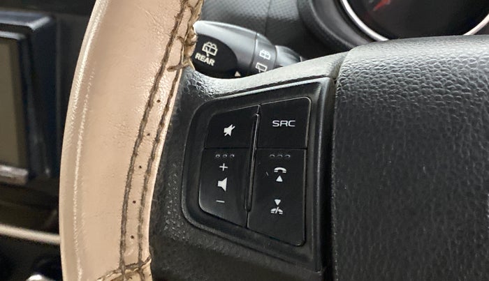 2016 Mahindra TUV300 T8, Diesel, Manual, 59,209 km, Steering wheel - Sound system control not functional