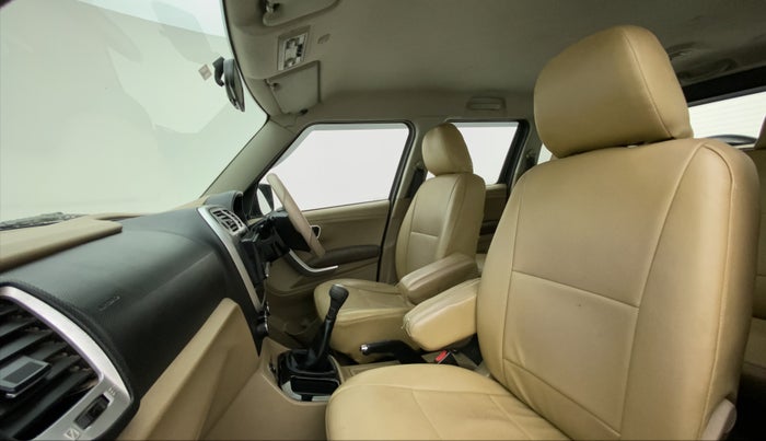 2016 Mahindra TUV300 T8, Diesel, Manual, 59,209 km, Right Side Front Door Cabin