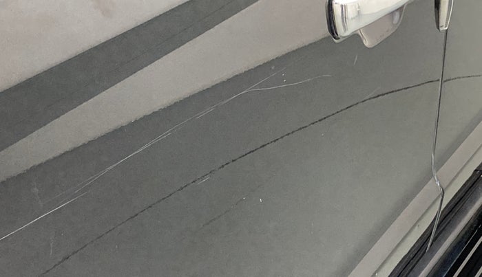 2016 Mahindra TUV300 T8, Diesel, Manual, 59,209 km, Front passenger door - Minor scratches