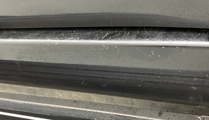 2016 Mahindra TUV300 T8, Diesel, Manual, 59,209 km, Left running board - Minor scratches