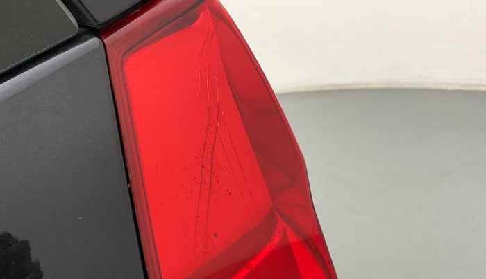 2016 Mahindra TUV300 T8, Diesel, Manual, 59,209 km, Left tail light - Minor damage