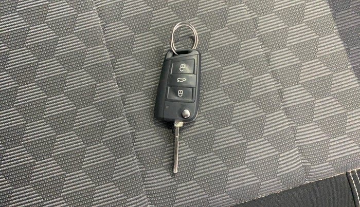 2025 Volkswagen TAIGUN COMFORTLINE 1.0 TSI MT, Petrol, Manual, 12,659 km, Key Close Up