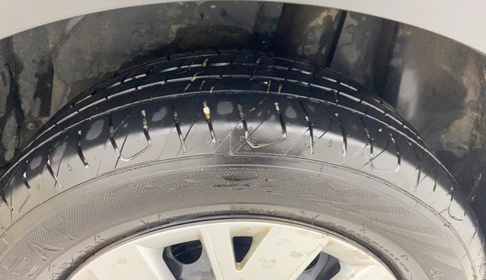 2025 Volkswagen TAIGUN COMFORTLINE 1.0 TSI MT, Petrol, Manual, 12,659 km, Left Rear Tyre Tread