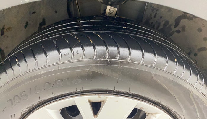 2025 Volkswagen TAIGUN COMFORTLINE 1.0 TSI MT, Petrol, Manual, 12,659 km, Right Front Tyre Tread