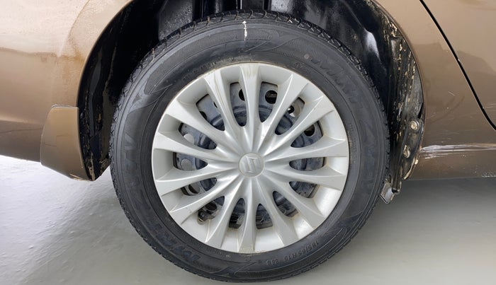 2016 Maruti Ciaz VXI PLUS, CNG, Manual, 83,441 km, Right Rear Wheel