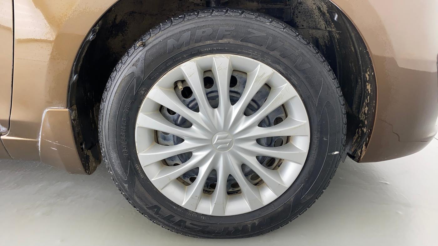 2016 Maruti Ciaz VXI PLUS, CNG, Manual, 83,441 km, Right Front Wheel