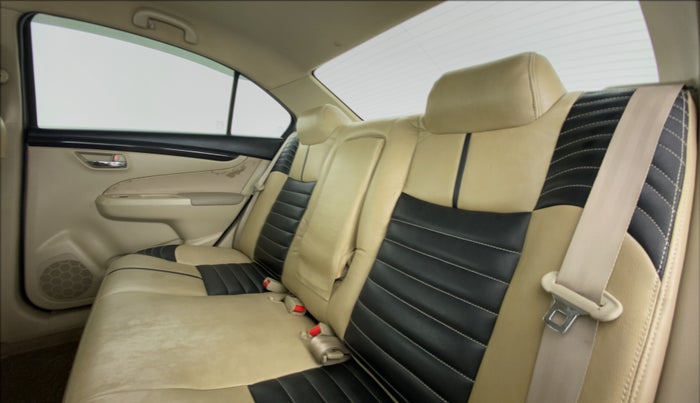2016 Maruti Ciaz VXI PLUS, CNG, Manual, 83,441 km, Right Side Rear Door Cabin