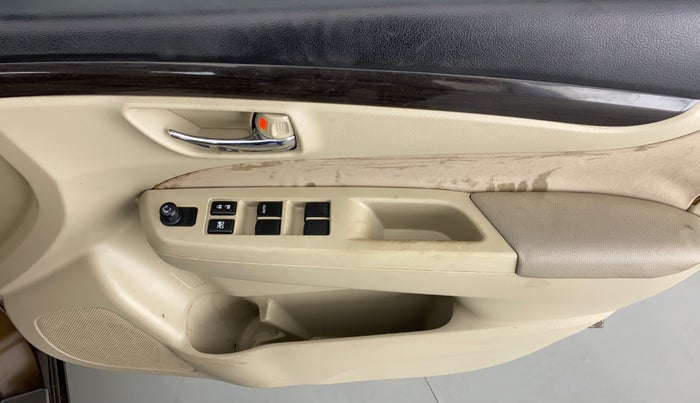 2016 Maruti Ciaz VXI PLUS, CNG, Manual, 83,441 km, Driver Side Door Panels Control