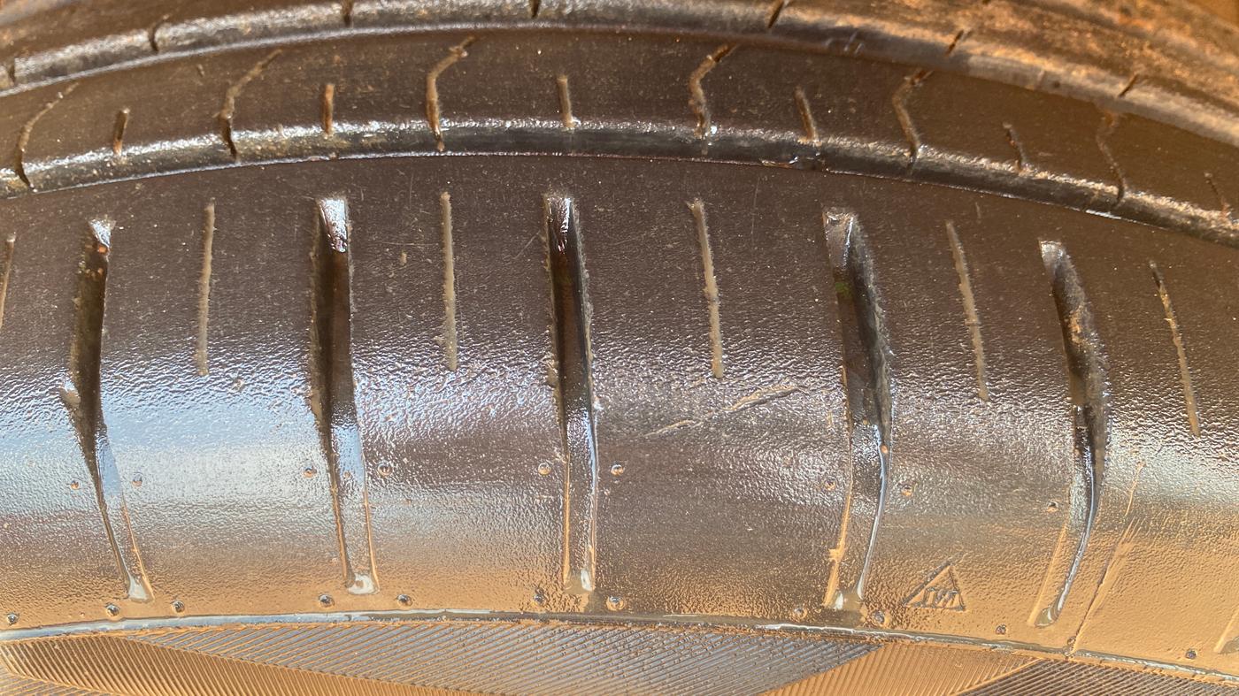 2020 Maruti Swift ZXI AMT, Petrol, Automatic, 18,122 km, Left Front Tyre Tread