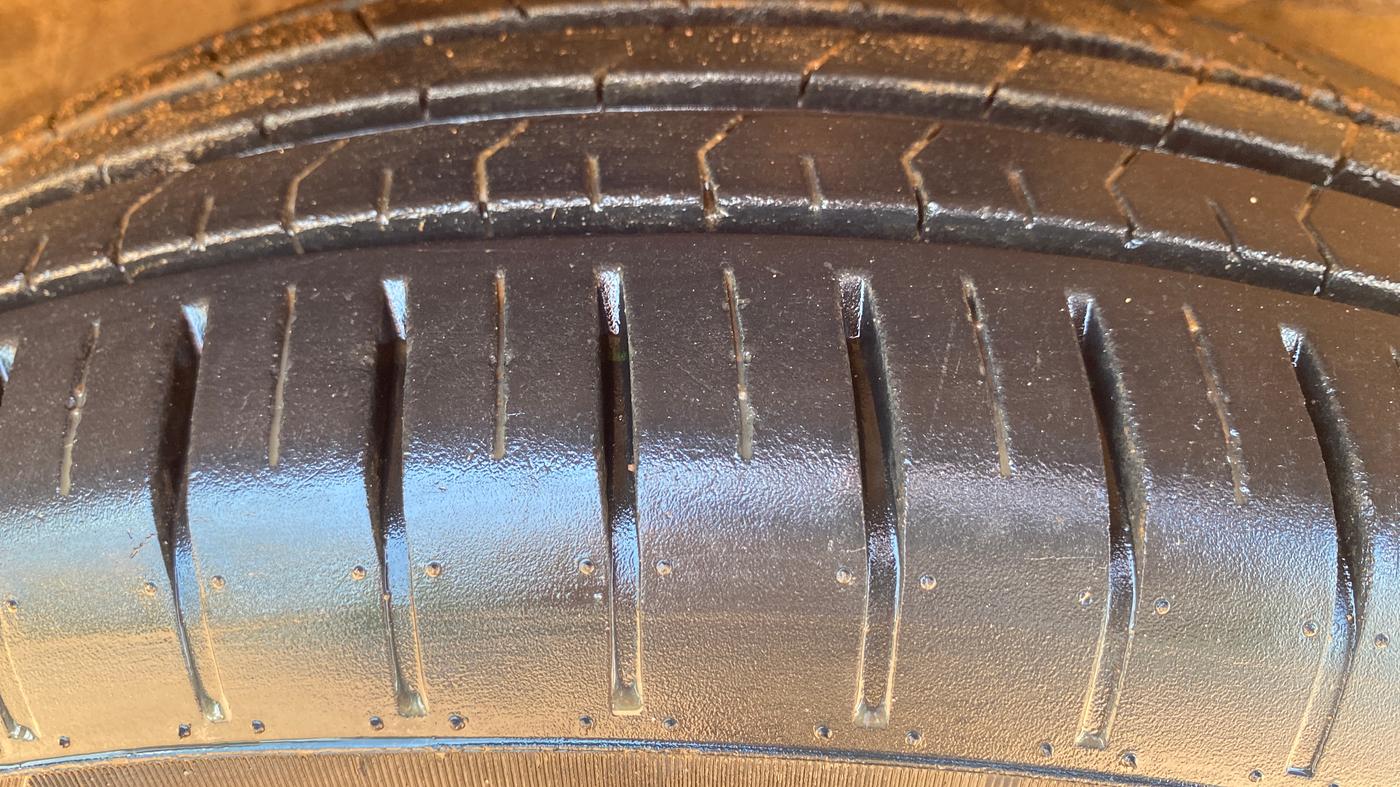2020 Maruti Swift ZXI AMT, Petrol, Automatic, 18,122 km, Right Front Tyre Tread