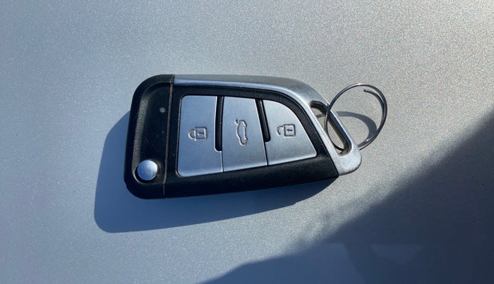 2022 Maruti Alto K10 VXI, Petrol, Manual, 25,175 km, Key Close Up