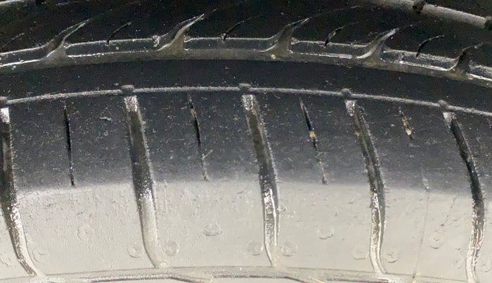 2019 Tata NEXON XM PETROL, Petrol, Manual, 64,682 km, Right Rear Tyre Tread