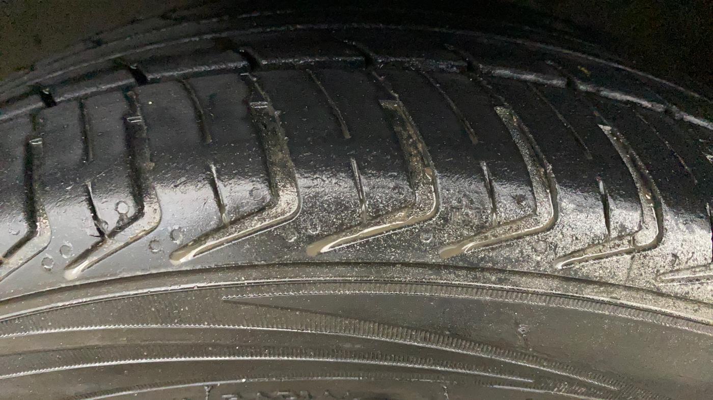 2016 Maruti Alto K10 VXI, Petrol, Manual, 86,157 km, Left Front Tyre Tread
