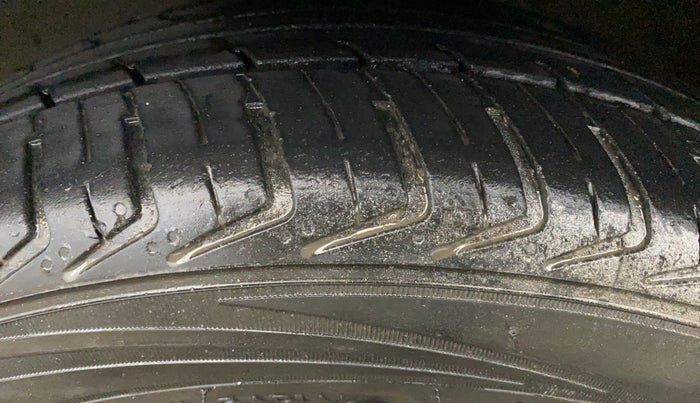 2016 Maruti Alto K10 VXI, Petrol, Manual, 86,157 km, Left Front Tyre Tread