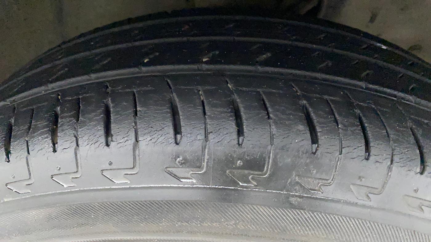 2017 Maruti IGNIS DELTA 1.2, Petrol, Manual, 46,516 km, Right Front Tyre Tread