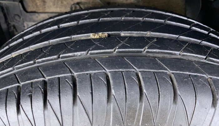 2017 Maruti Vitara Brezza ZDI, Diesel, Manual, 22,461 km, Left Front Tyre Tread