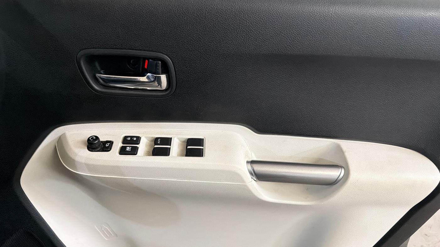 2022 Maruti IGNIS ZETA 1.2, Petrol, Manual, 34,742 km, Driver Side Door Panels Control