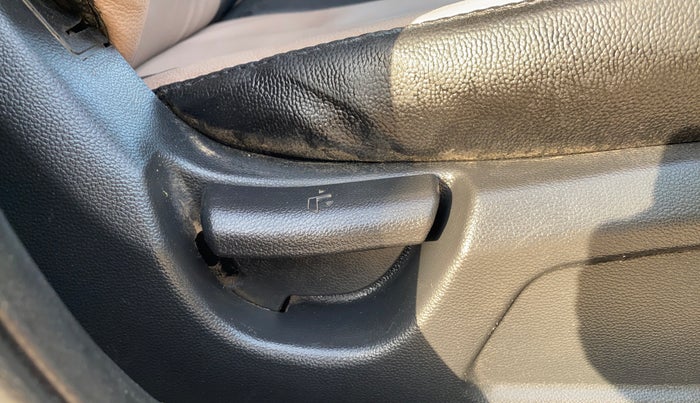 2016 Hyundai Elite i20 MAGNA 1.2, Petrol, Manual, 58,253 km, Driver Side Adjustment Panel