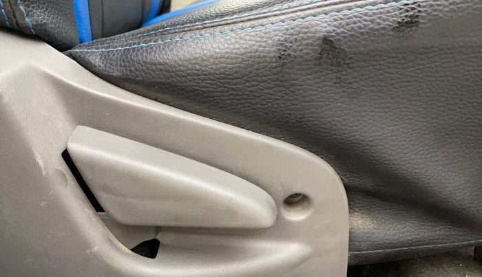 2017 Datsun Go T, Petrol, Manual, 44,687 km, Driver Side Adjustment Panel