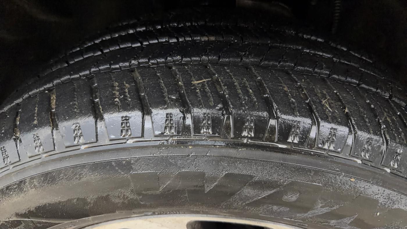 2022 Mahindra SCORPIO-N Z8 L DIESEL AT 2WD 7 STR, Diesel, Automatic, 25,432 km, Left Front Tyre Tread