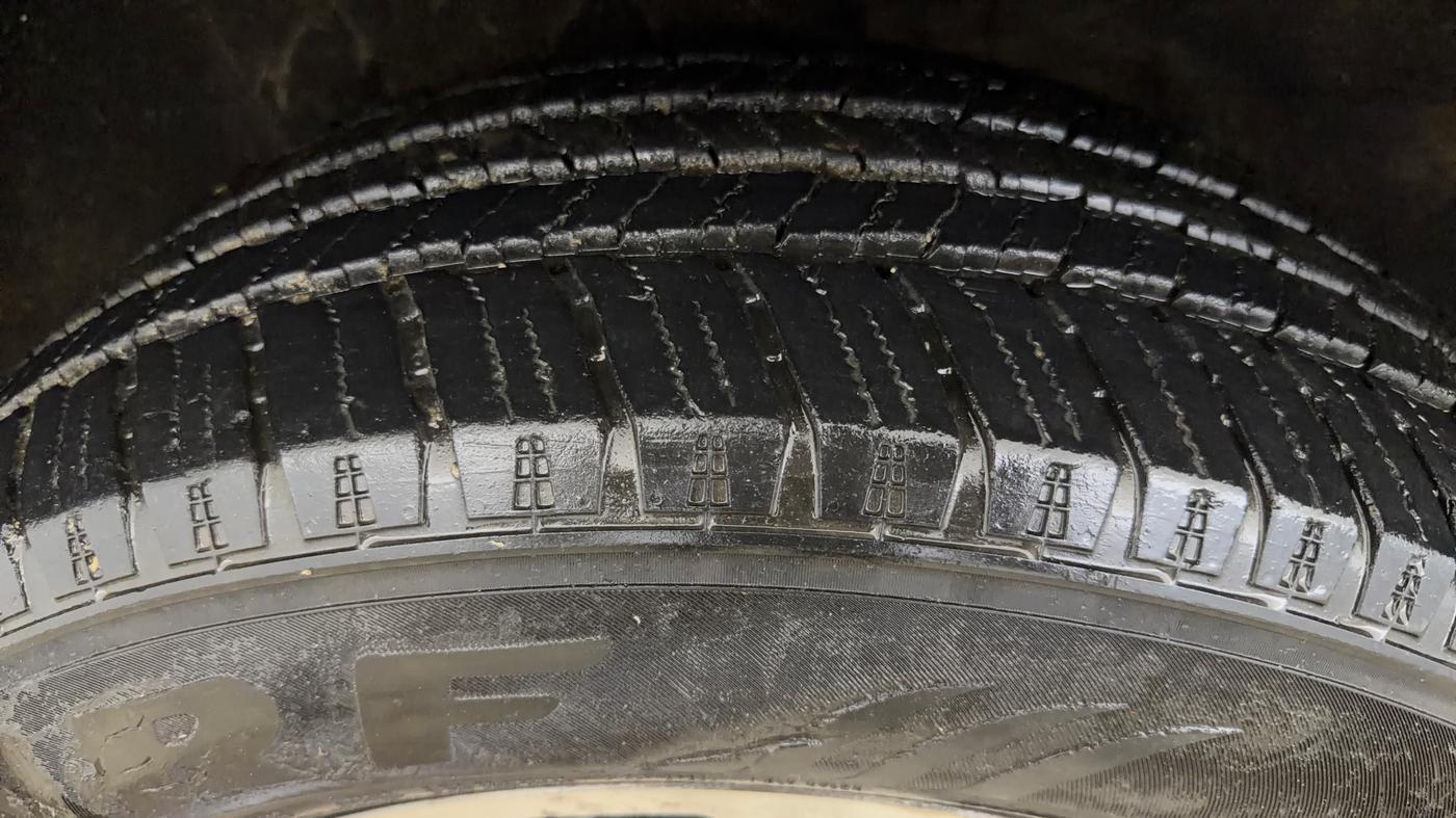 2022 Mahindra SCORPIO-N Z8 L DIESEL AT 2WD 7 STR, Diesel, Automatic, 25,432 km, Right Rear Tyre Tread