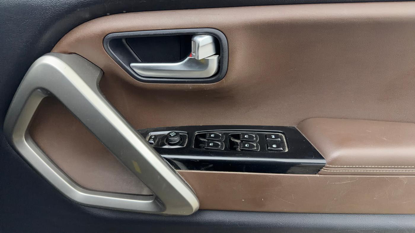 2022 Mahindra SCORPIO-N Z8 L DIESEL AT 2WD 7 STR, Diesel, Automatic, 25,432 km, Driver Side Door Panels Control