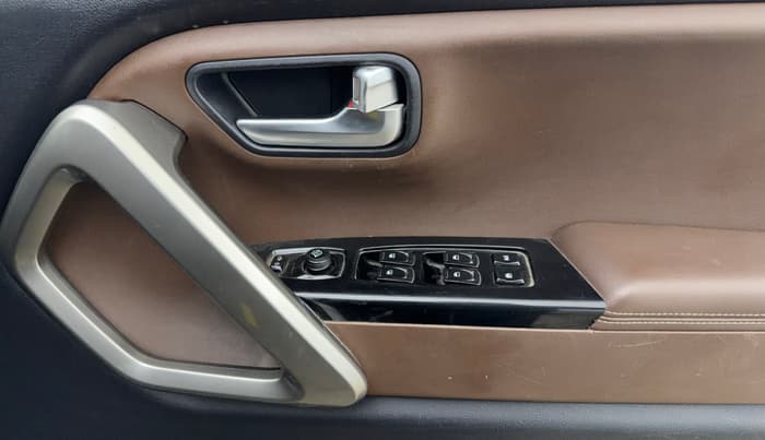 2022 Mahindra SCORPIO-N Z8 L DIESEL AT 2WD 7 STR, Diesel, Automatic, 25,432 km, Driver Side Door Panels Control
