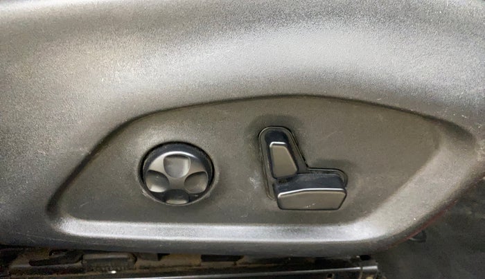 2019 Jeep Compass LIMITED PLUS PETROL AT, Petrol, Automatic, 80,423 km, Driver Side Adjustment Panel