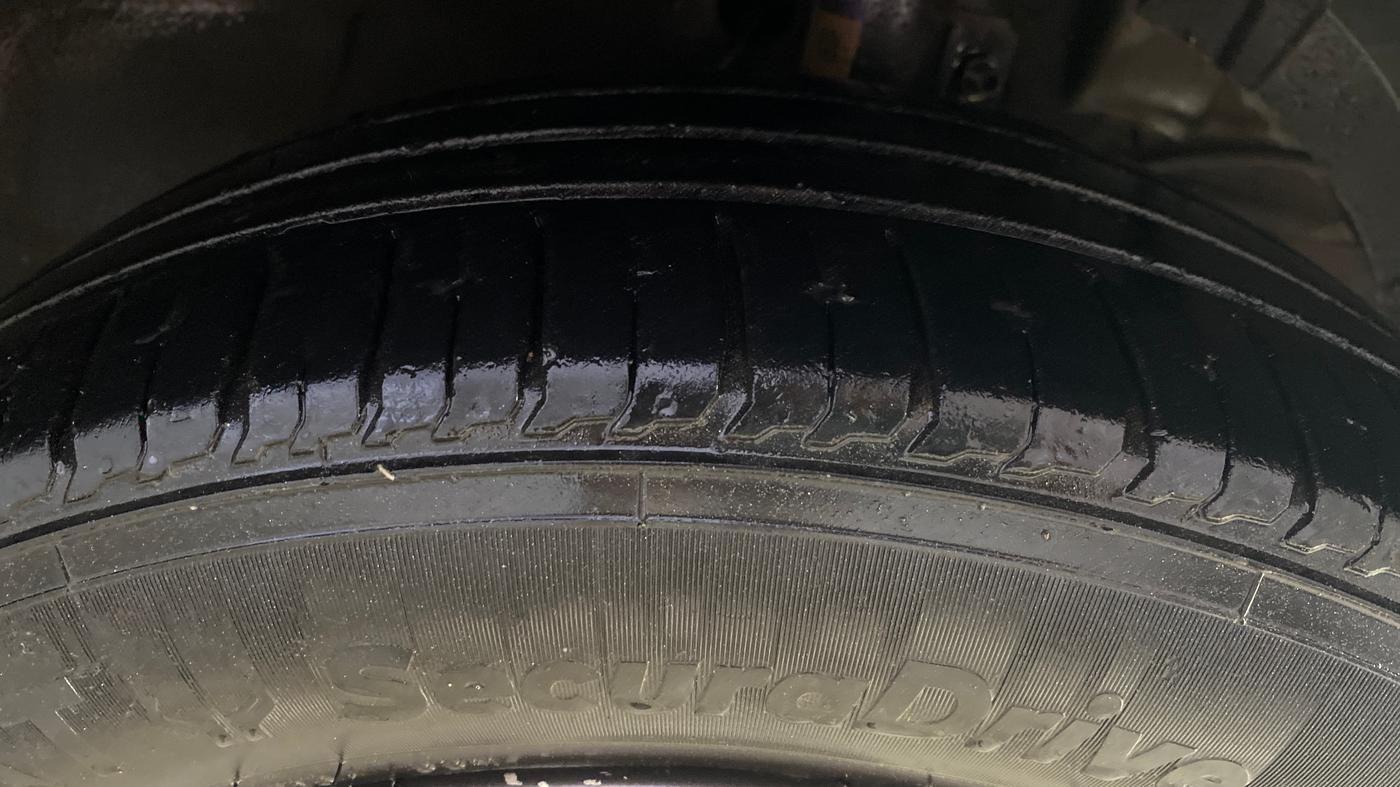 2021 Maruti Ertiga ZXI+ SHVS, Petrol, Manual, 60,342 km, Right Front Tyre Tread