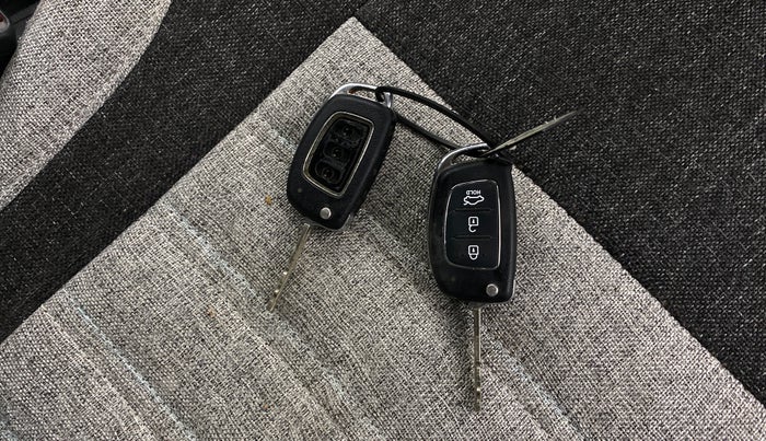 2016 Hyundai Xcent S 1.2, Petrol, Manual, 64,807 km, Key Close Up