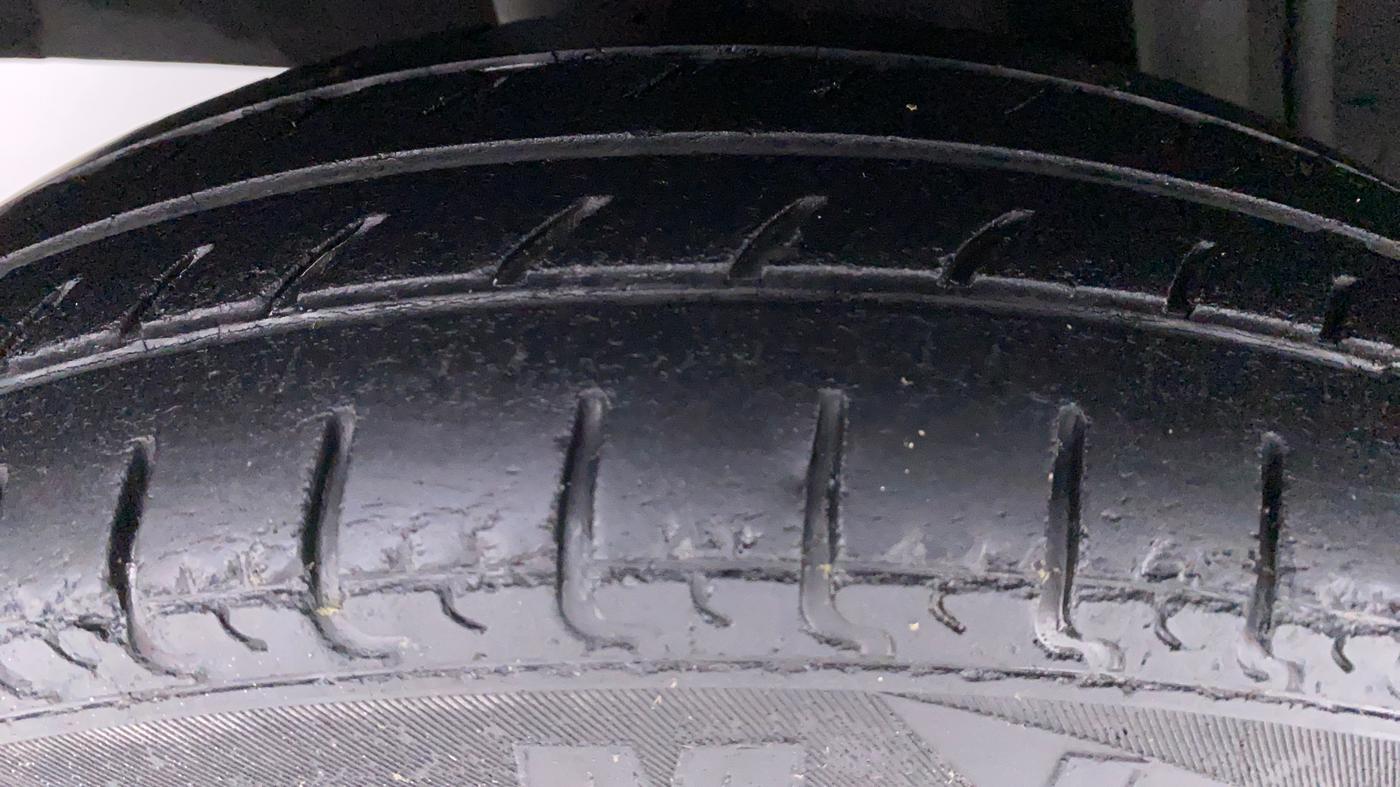 2016 Renault Kwid 1.0 RXT, Petrol, Manual, 69,550 km, Right Rear Tyre Tread