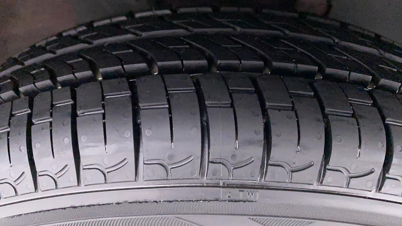 2016 Renault Kwid 1.0 RXT, Petrol, Manual, 69,550 km, Right Front Tyre Tread