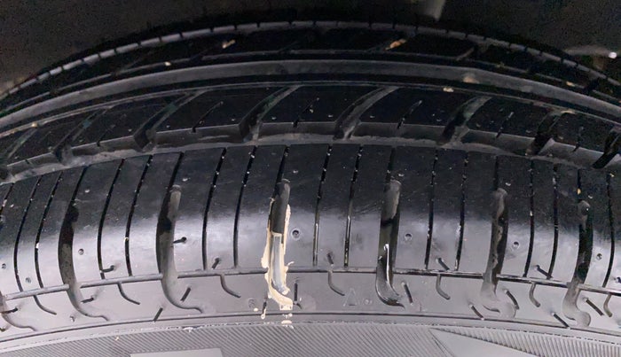 2016 Renault Kwid 1.0 RXT, Petrol, Manual, 69,550 km, Left Rear Tyre Tread