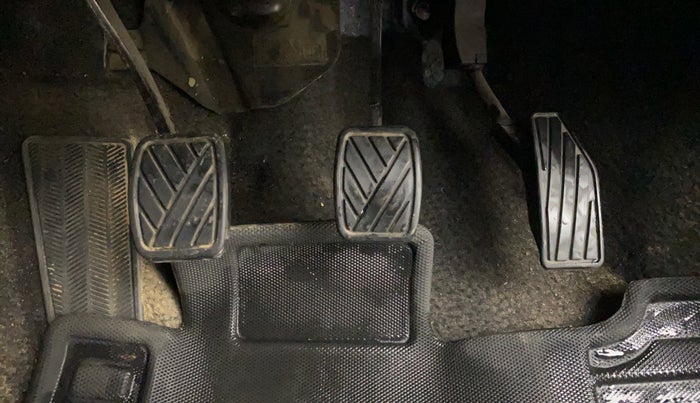 2025 Maruti Swift VXi, Petrol, Manual, 22,175 km, Pedals