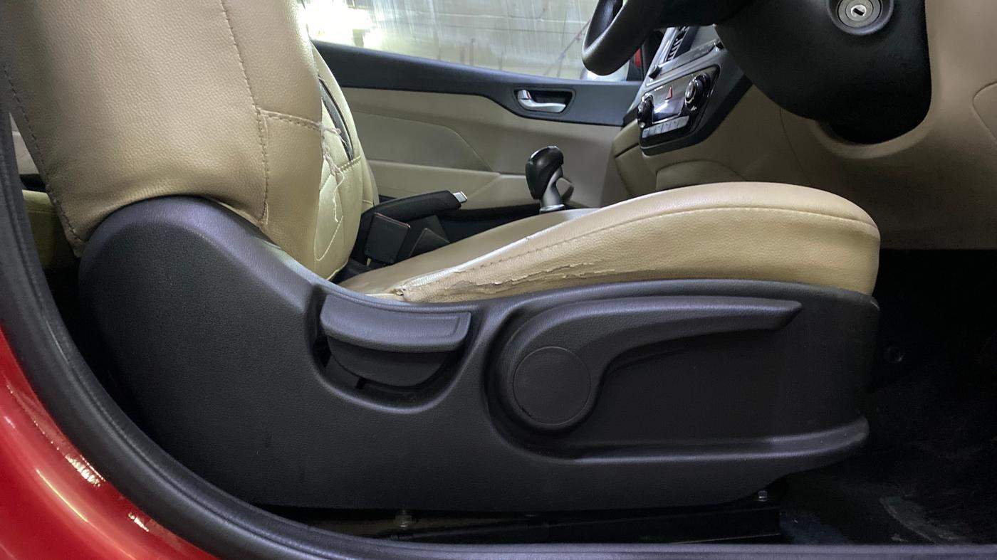 2018 Hyundai Verna 1.6 VTVT SX, Petrol, Manual, 88,542 km, Driver Side Adjustment Panel