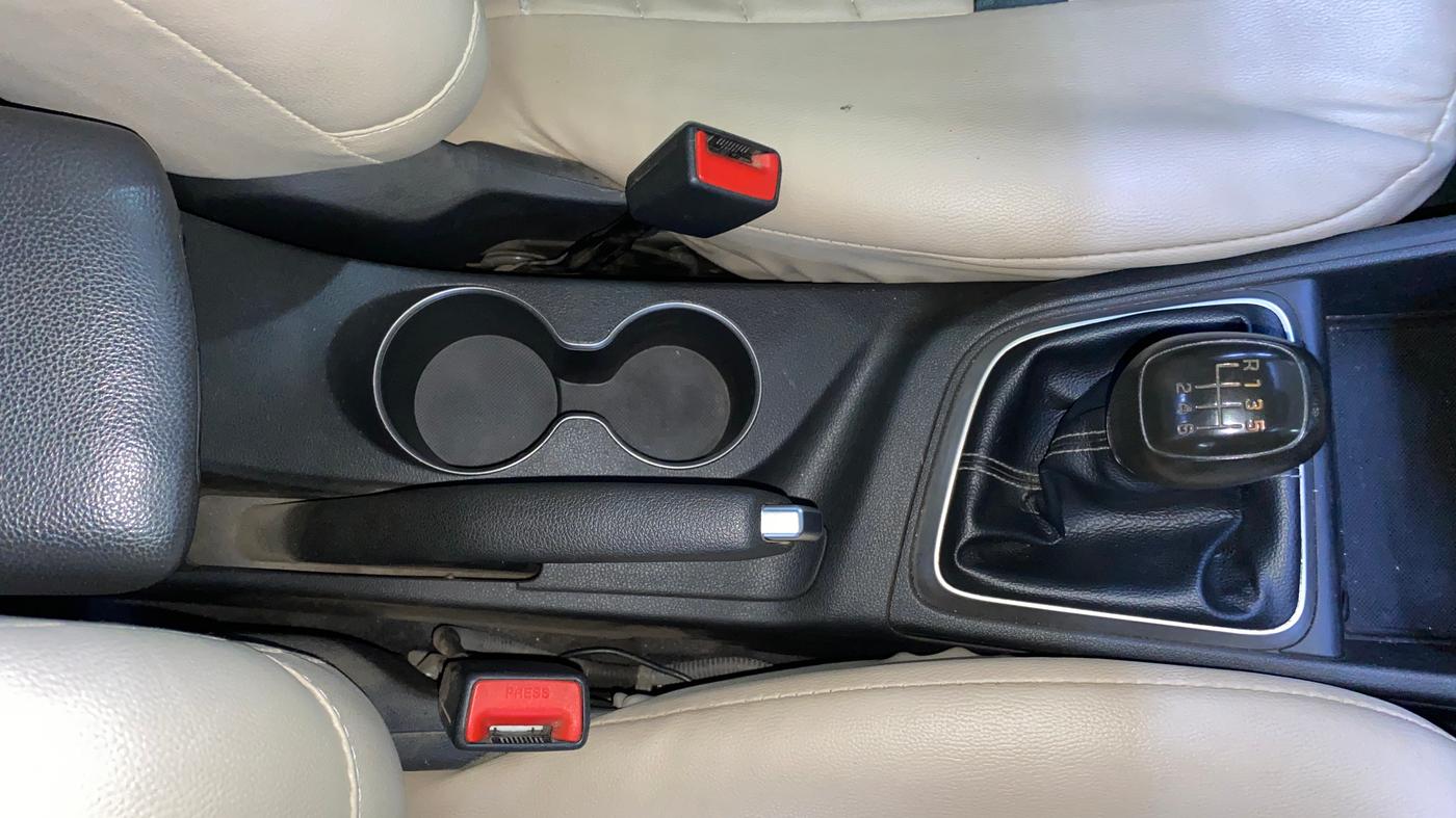 2018 Hyundai Verna 1.6 VTVT SX, Petrol, Manual, 88,542 km, Gear Lever
