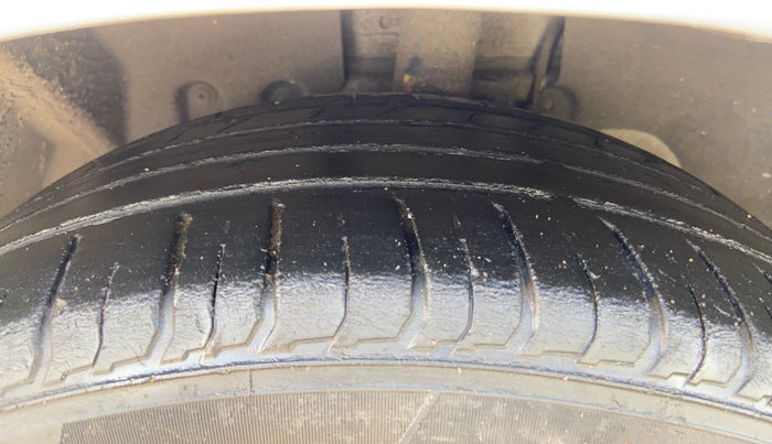2015 Ford Ecosport TITANIUM 1.5L PETROL, Petrol, Manual, 1,16,877 km, Left Front Tyre Tread