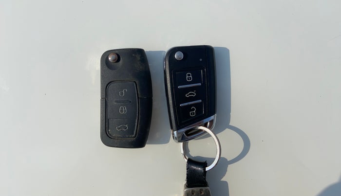 2015 Ford Ecosport TITANIUM 1.5L PETROL, Petrol, Manual, 1,16,877 km, Key Close Up