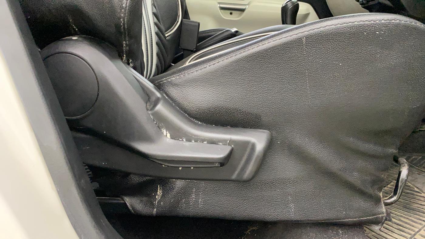 2020 Maruti IGNIS ZETA 1.2, Petrol, Manual, 31,015 km, Driver Side Adjustment Panel