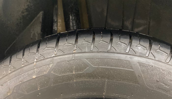 2018 Maruti Dzire ZDI PLUS AMT, Diesel, Automatic, 1,03,305 km, Right Rear Tyre Tread