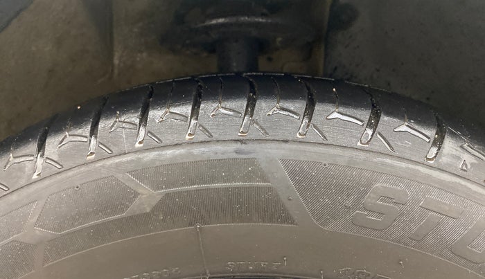2018 Maruti Dzire ZDI PLUS AMT, Diesel, Automatic, 1,03,305 km, Right Front Tyre Tread