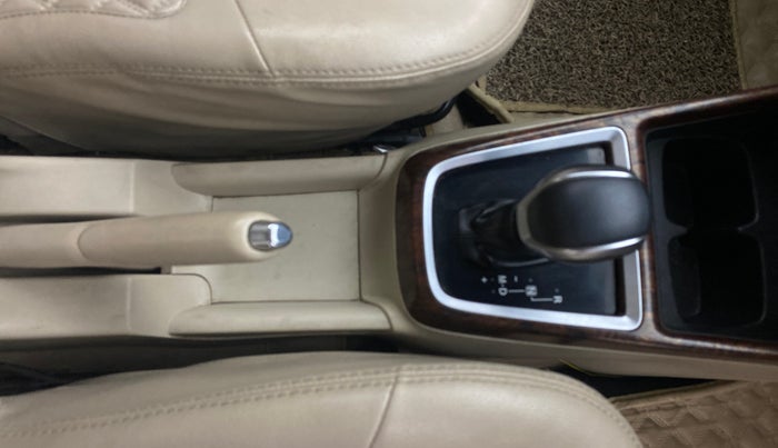 2018 Maruti Dzire ZDI PLUS AMT, Diesel, Automatic, 1,03,305 km, Gear Lever