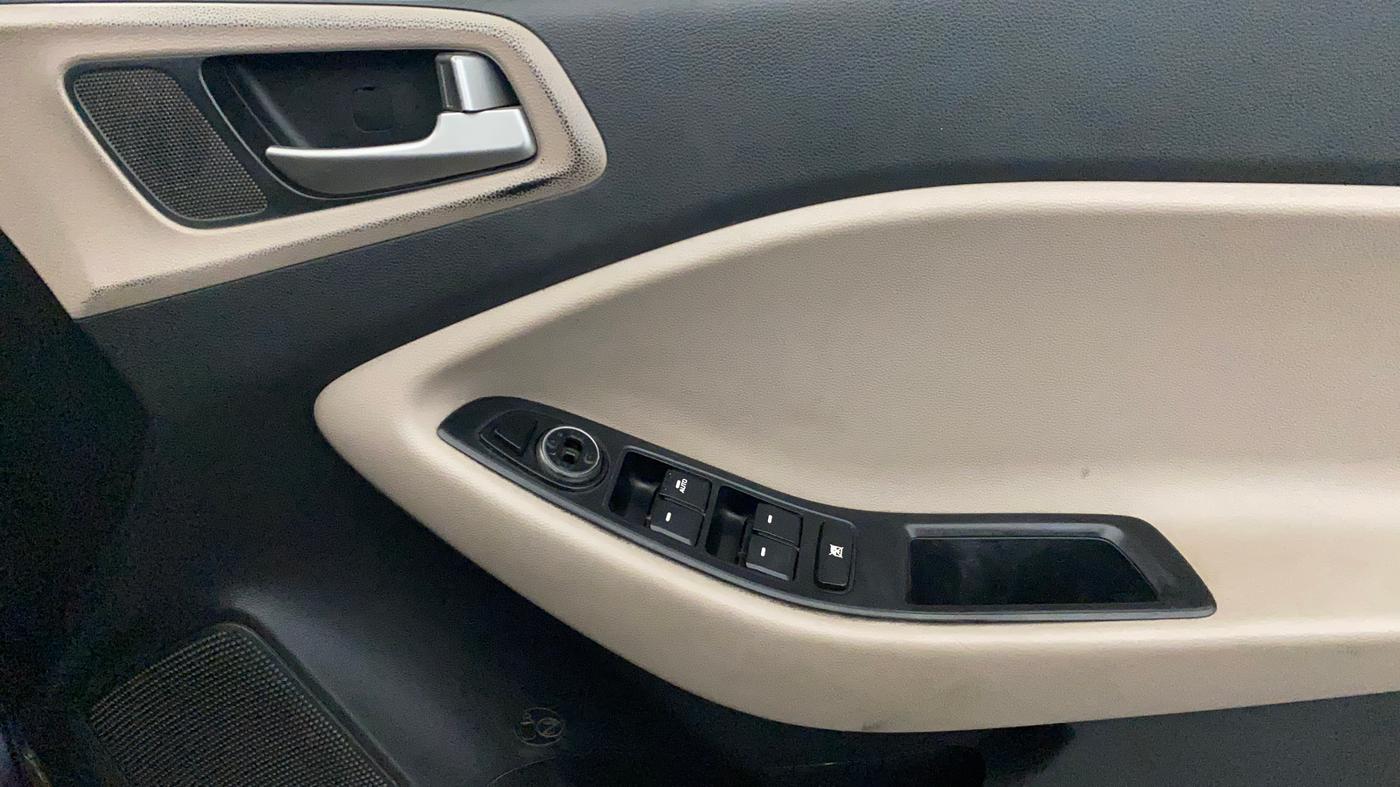 2015 Hyundai Elite i20 ASTA 1.4 CRDI, Diesel, Manual, 85,150 km, Driver Side Door Panels Control