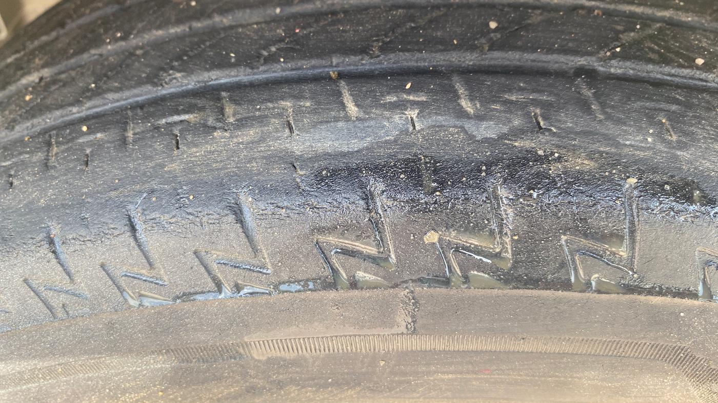 2019 Honda Amaze 1.2L I-VTEC S CVT, Petrol, Automatic, 1,15,673 km, Left Front Tyre Tread