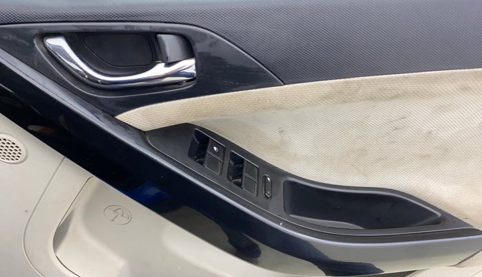 2021 Tata NEXON XZ PLUS PETROL, Petrol, Manual, 1,22,605 km, Driver Side Door Panels Control