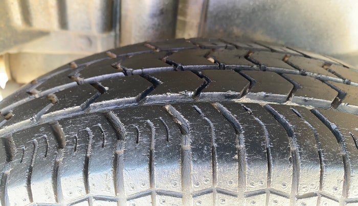 2013 Maruti Swift Dzire VXI, Petrol, Manual, 96,971 km, Right Rear Tyre Tread