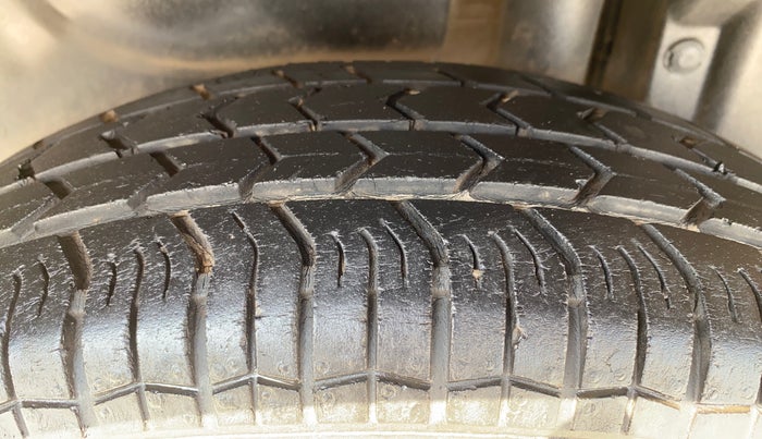2013 Maruti Swift Dzire VXI, Petrol, Manual, 96,971 km, Left Rear Tyre Tread